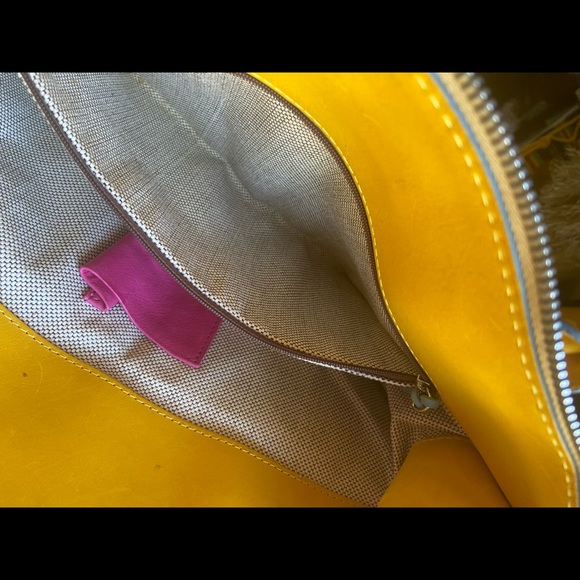 Authentic Dooney & Bourke purse. - Picture 7 of 9